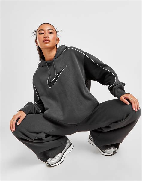 nike street oversized hoodie.